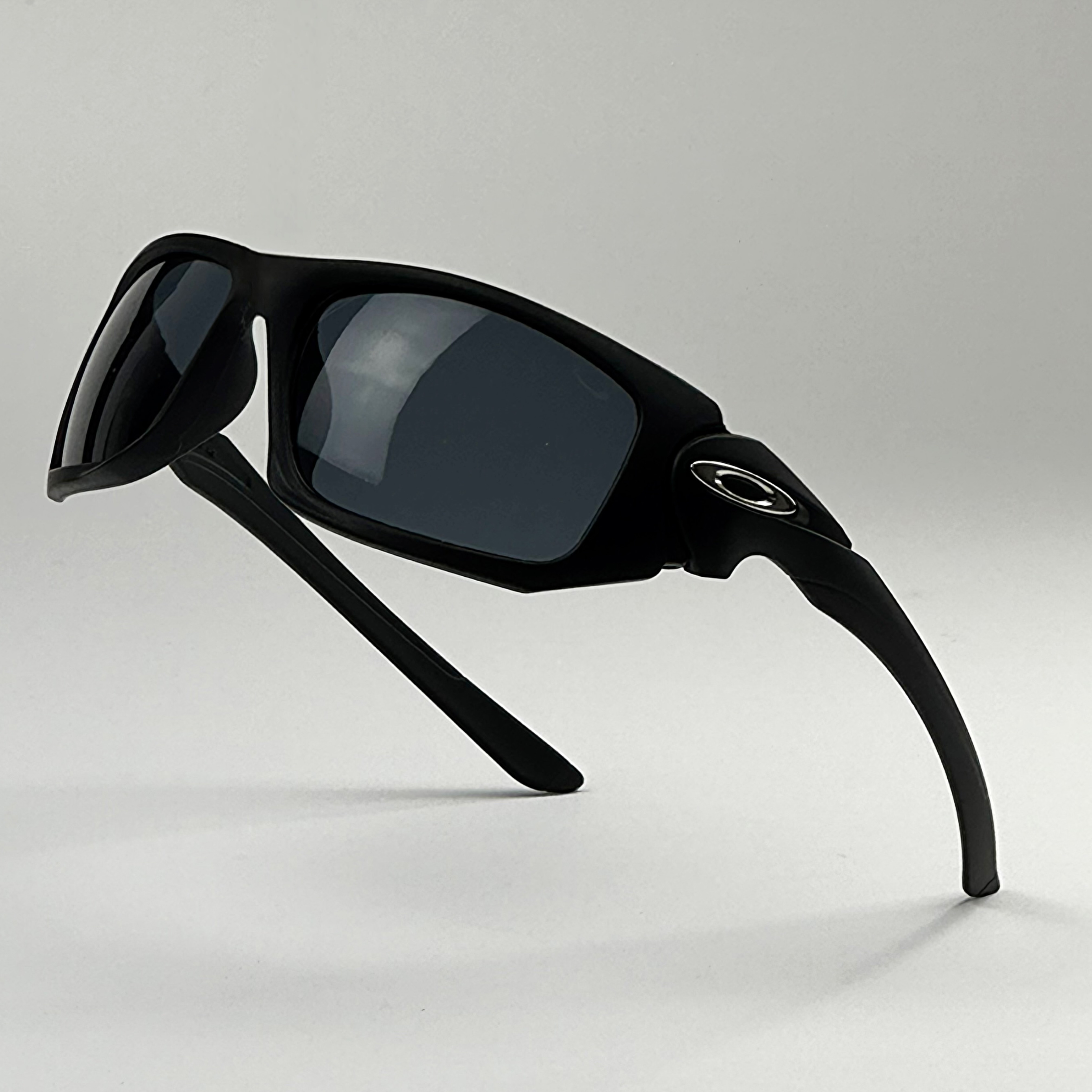 عینک آفتابی مدل Oakley اسپرت مشکی UV400